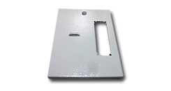 Puerta pequeña con ranura